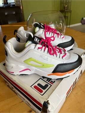 Fila Women’s White Sneakers with Pink Laces and Black Trim Size 8.5